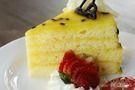 Bolo de maracujá com cobertura