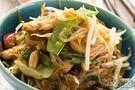 Japchae (espaguete com carne e vegetais)