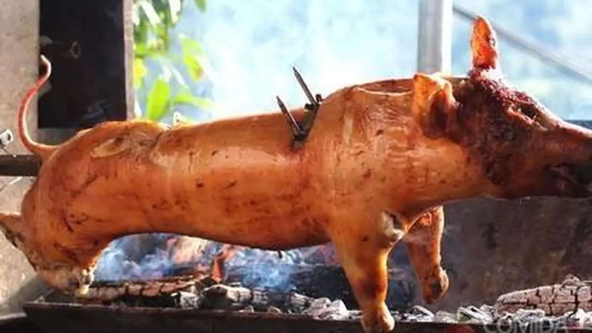 Featured image of post Como Fazer Porco No Rolete Preparar um tempero caseiro para pernil de porco faz toda a diferen a porque esta pe a de carne por ser grande requer um