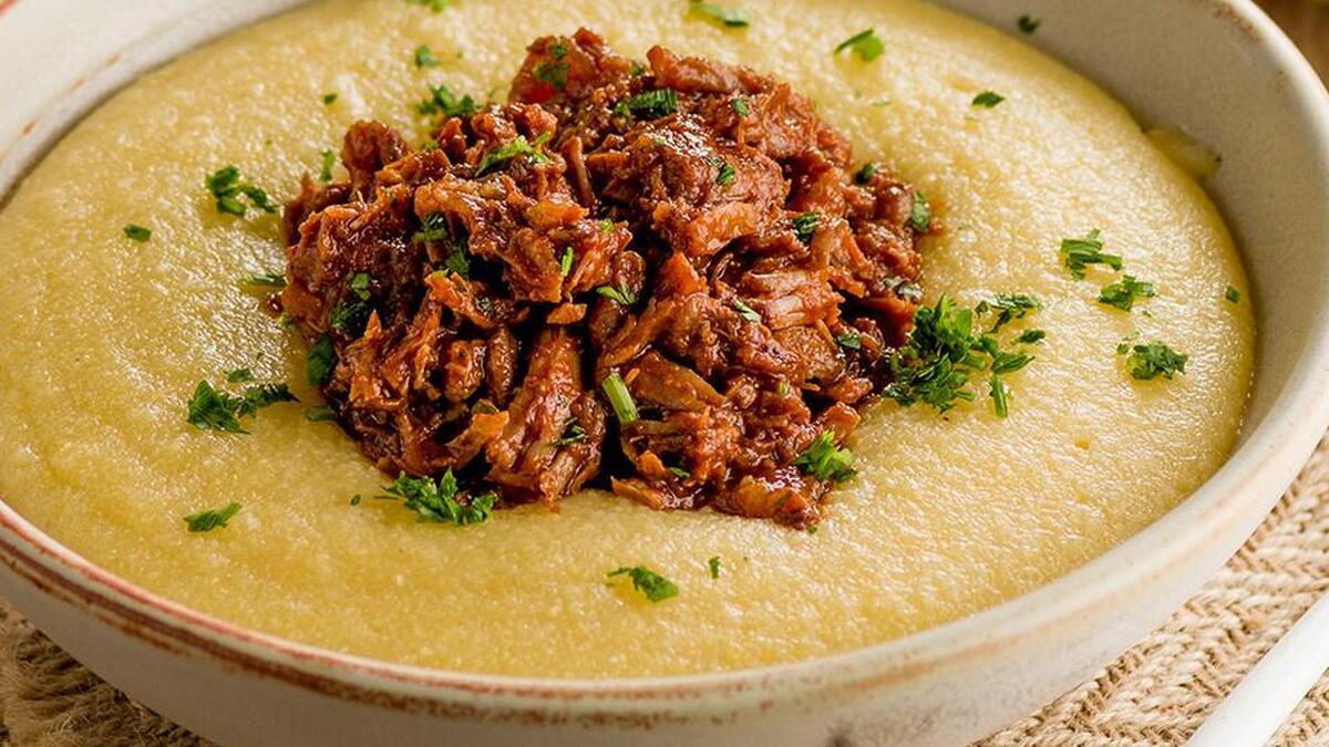 Receita de Polenta cremosa com carne cozida - Comida e Receitas