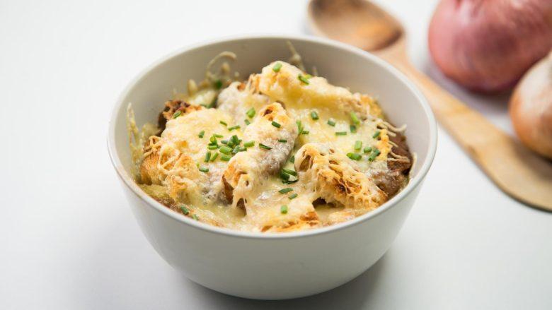 Sopa de cebola gratinada