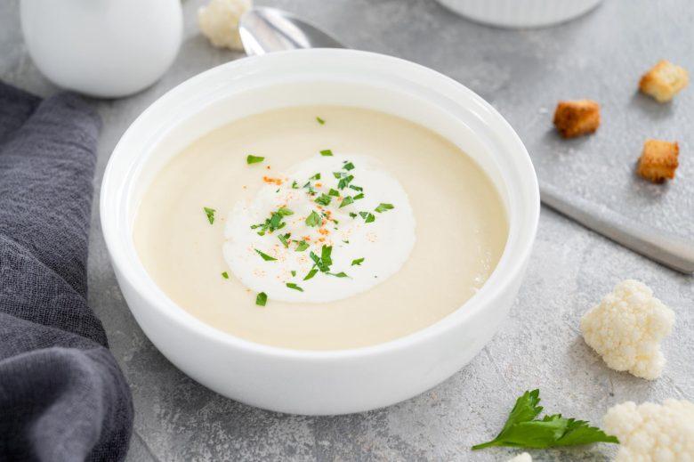 Sopa de couve flor e fubá