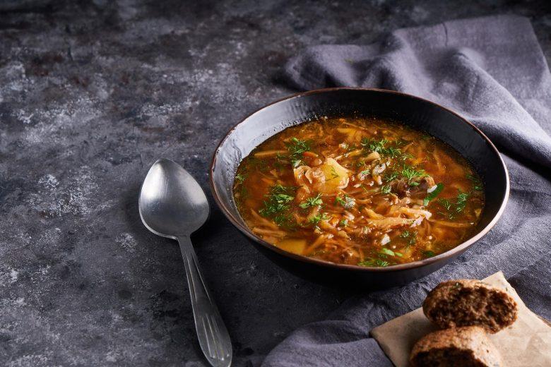 Sopa de repolho e acém