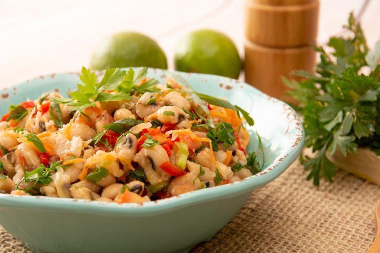 Salada de feijão-branco especial