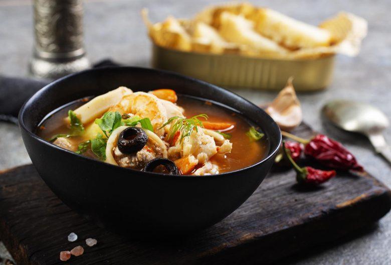 Sopa de peixe e frutos do mar
