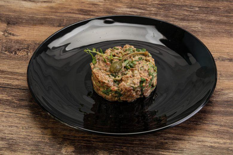 Bife tartar à moda armênia