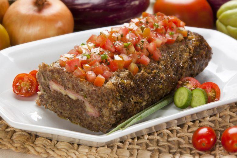 Bolo de carne recheado
