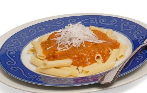 Macarrão ao molho de caqui