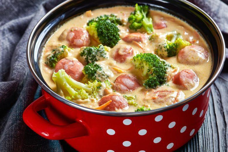 Sopa de creme de couve flor com brócolis e linguiça toscana