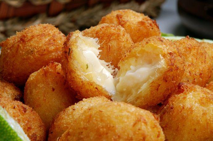 Bolinhos de mandioca com queijo