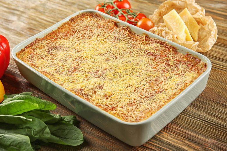 Lasanha com creme de batata e molho de tomate