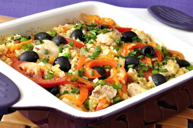 Arroz com frango e azeitona preta