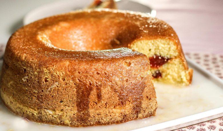 Bolo de milho com goiabada