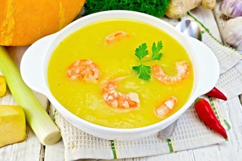 Sopa de abóbora com camarão