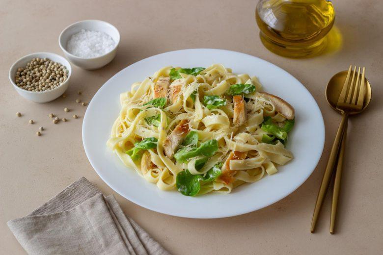 Fettuccine com molho Alfredo