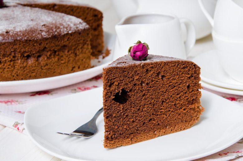 Bolo esponja de chocolate
