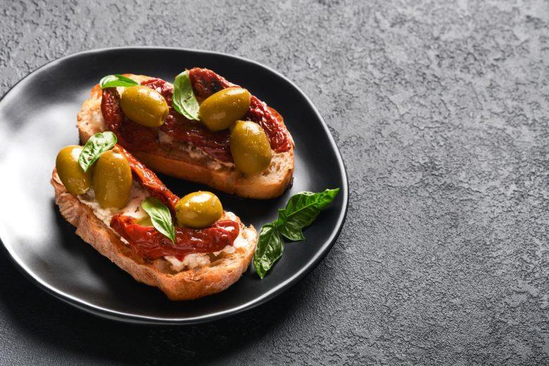 Bruschetta de tomate fresco