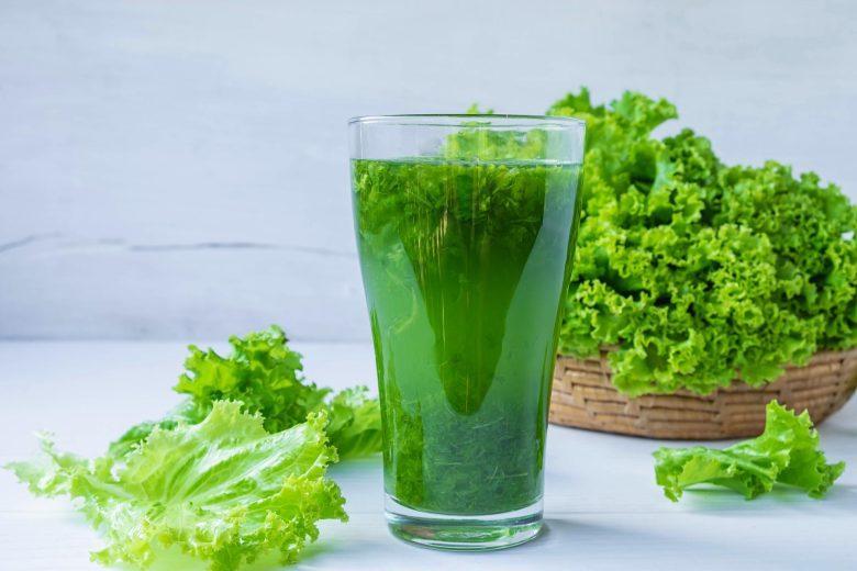 Refresco de alface com erva cidreira