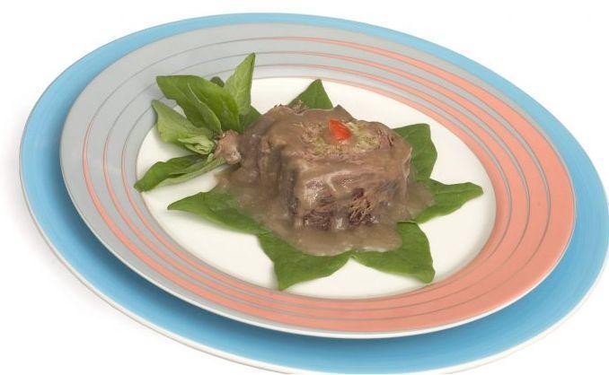 Carne recheada com ricota e talos