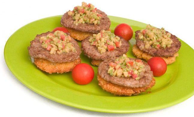Ninhos de batata com hambúrguer