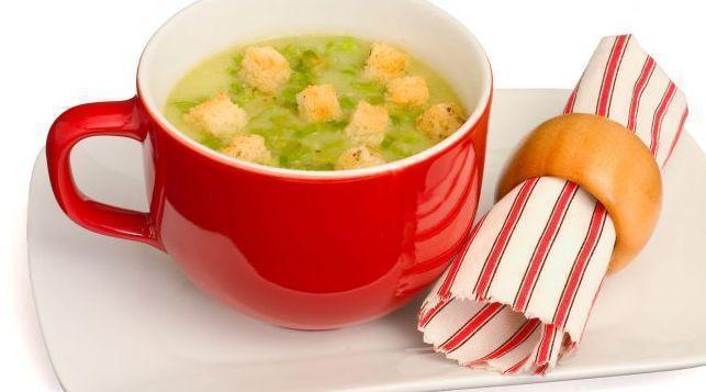 Sopa de talos de brócolis