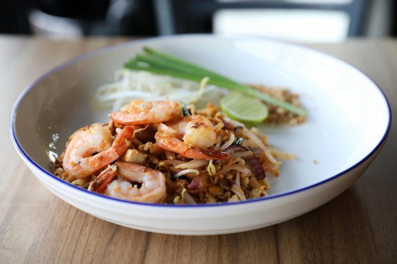 Pad thai de camarão