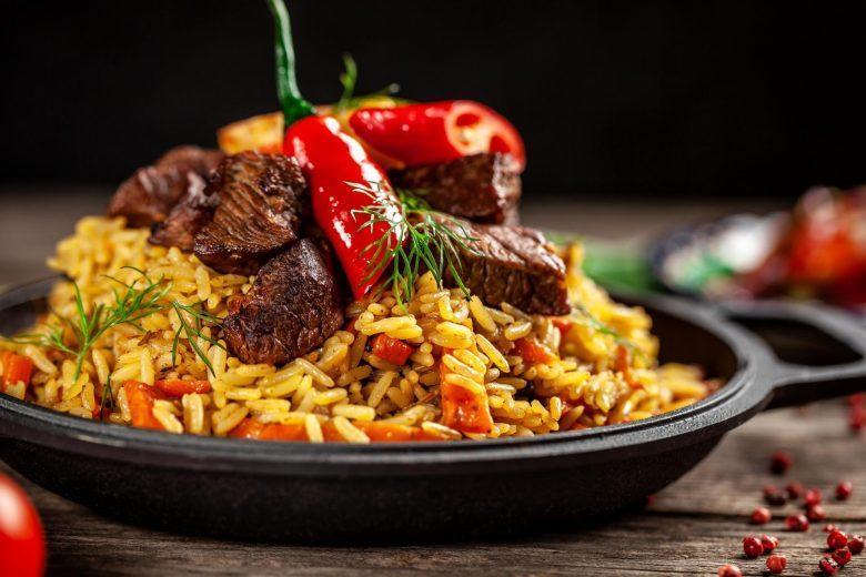 Pilaf de grãos integrais com frutas secas