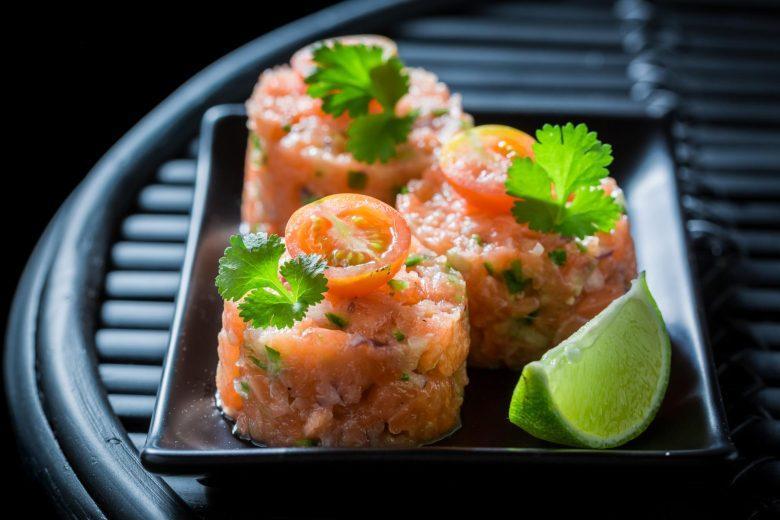 Tartar asiático de salmão