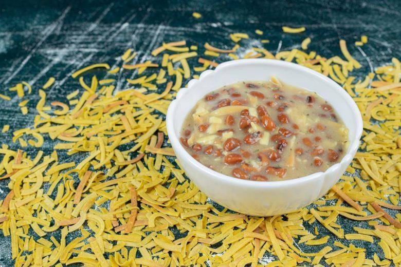 Sopa de feijão com macarrão