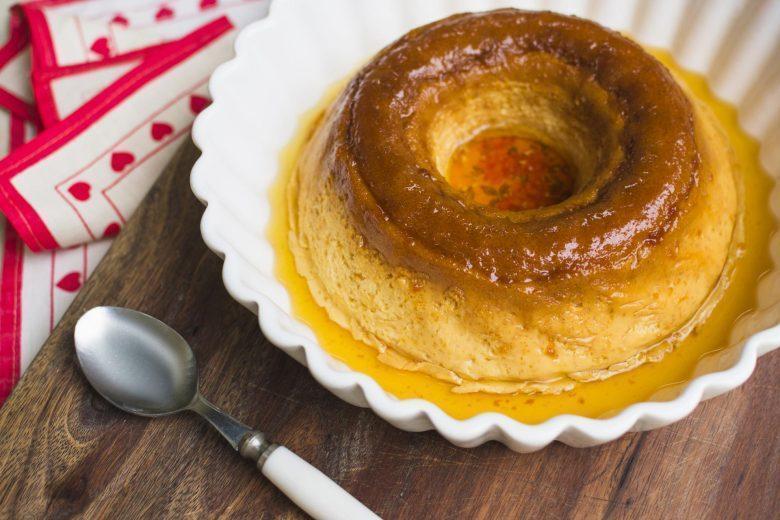 Pudim de laranja com calda