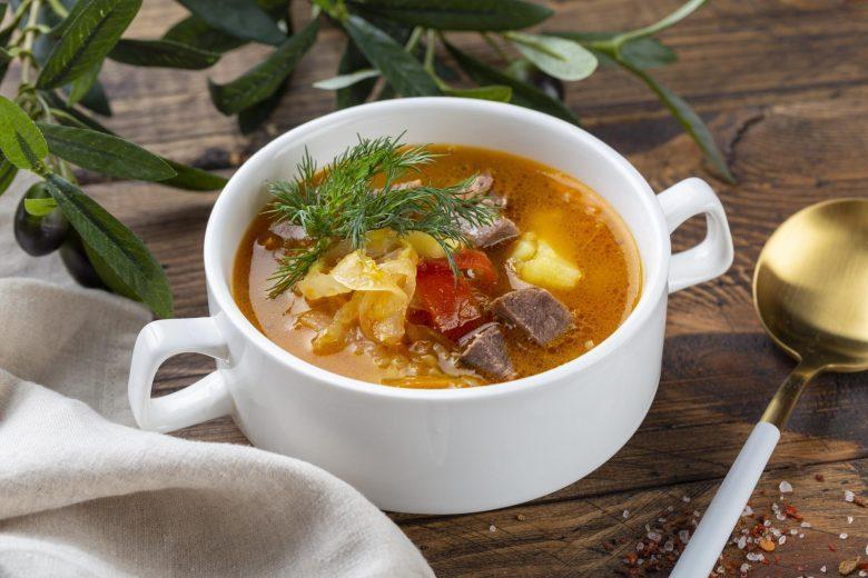 Sopa de carne e legumes à moda antiga