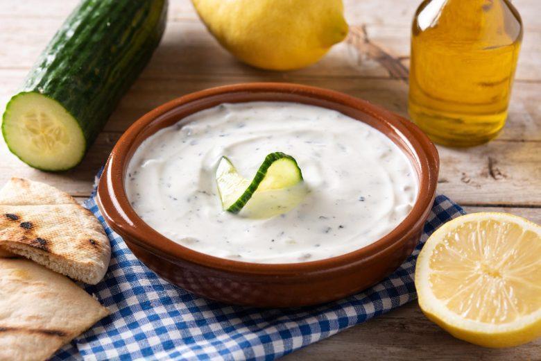 Pepinos com creme de leite azedo