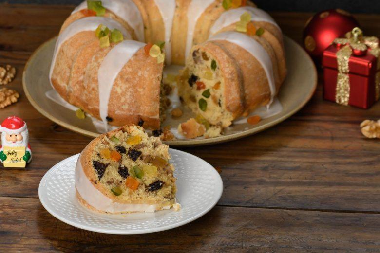 Bolo de frutas natalinas