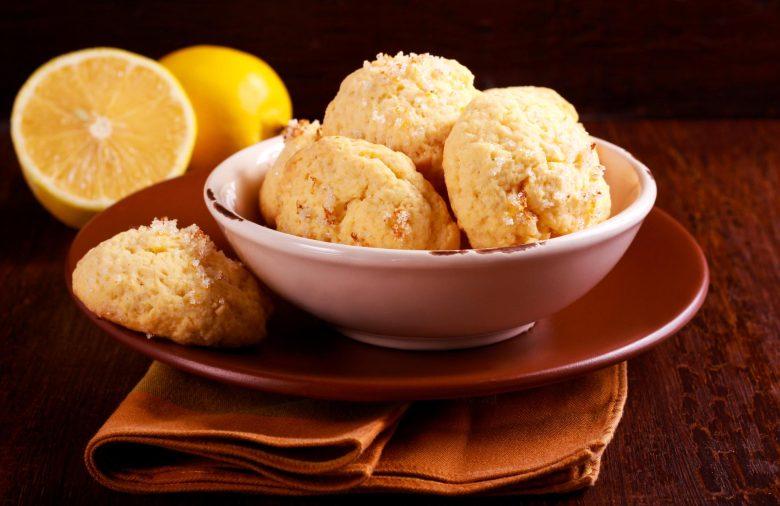 Biscoitos amanteigados de limão