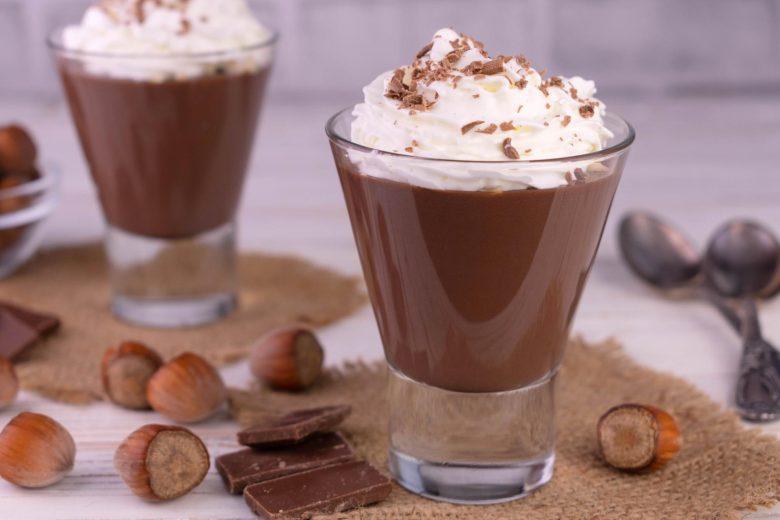 Mousse de chocolate com creme de avelã