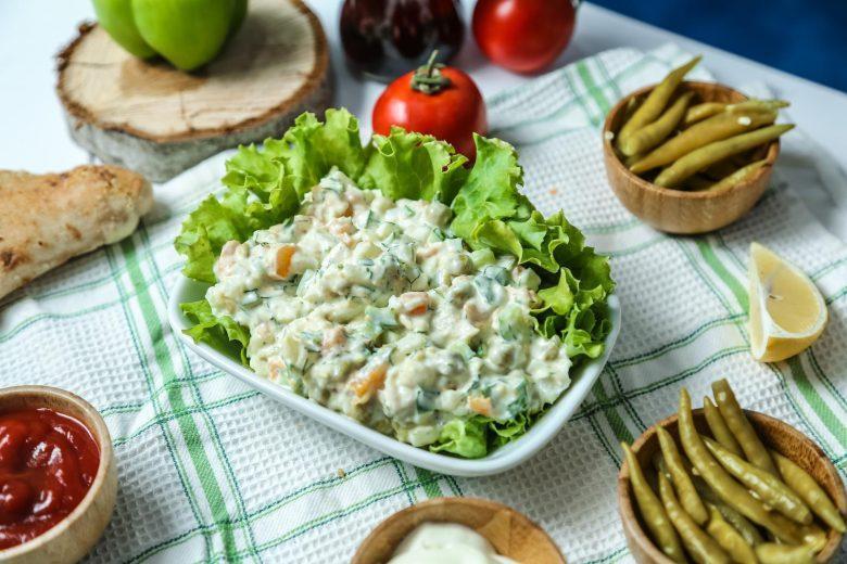 Salada mista com maionese