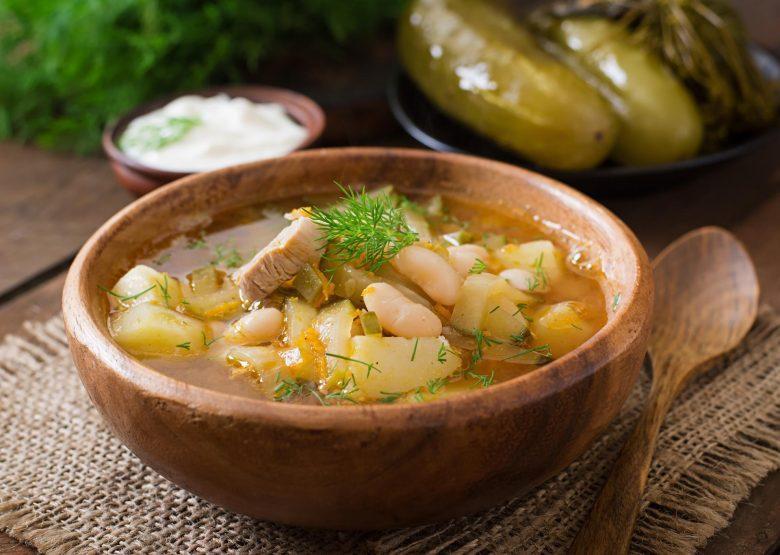 Sopa saborosa de feijão branco