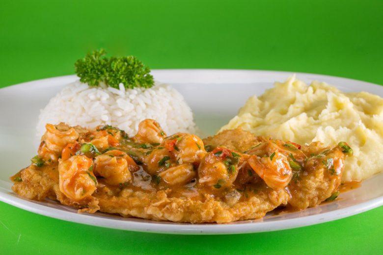 Peixe com molho de camarão