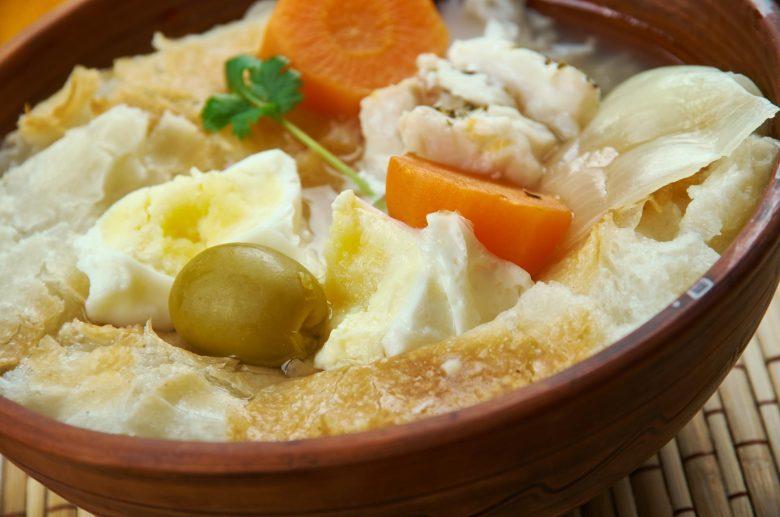 Açorda de bacalhau com pão francês