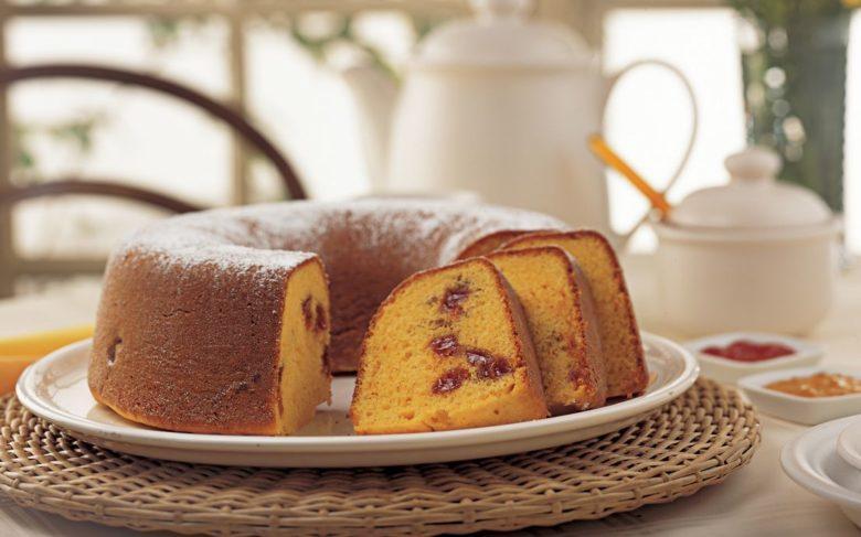 Bolo de fubá recheado