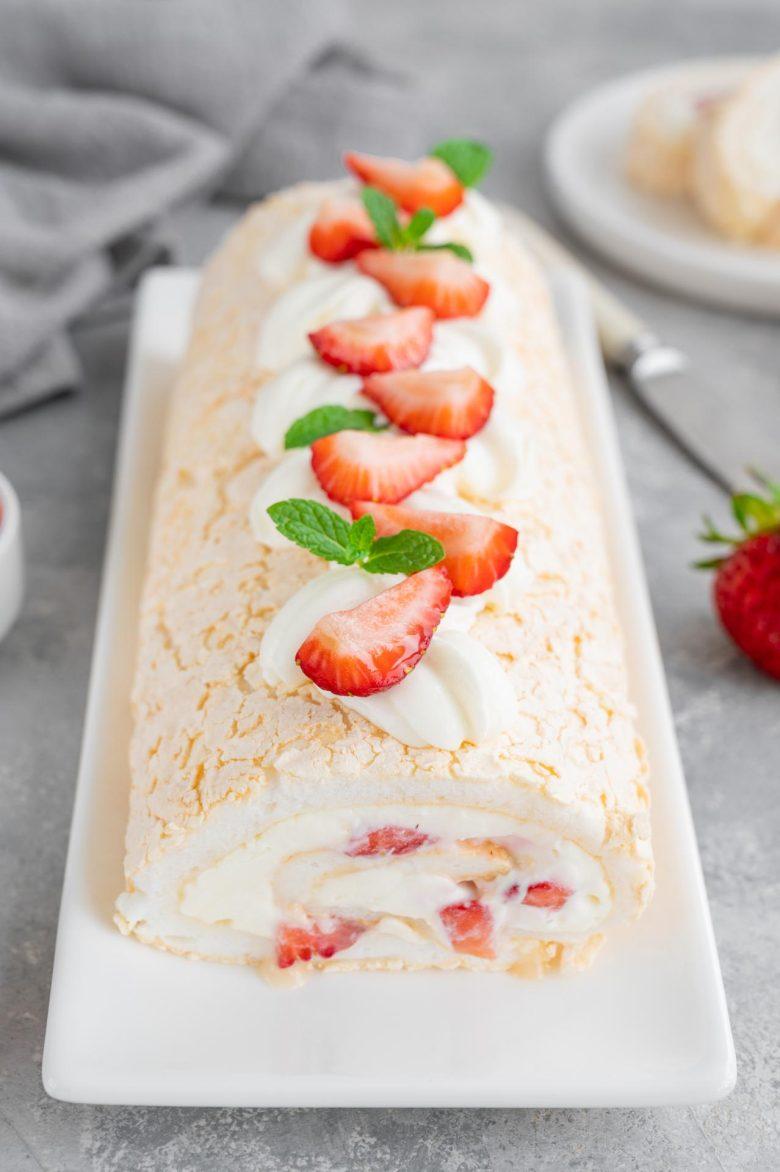 Rocambole de ricota e morango