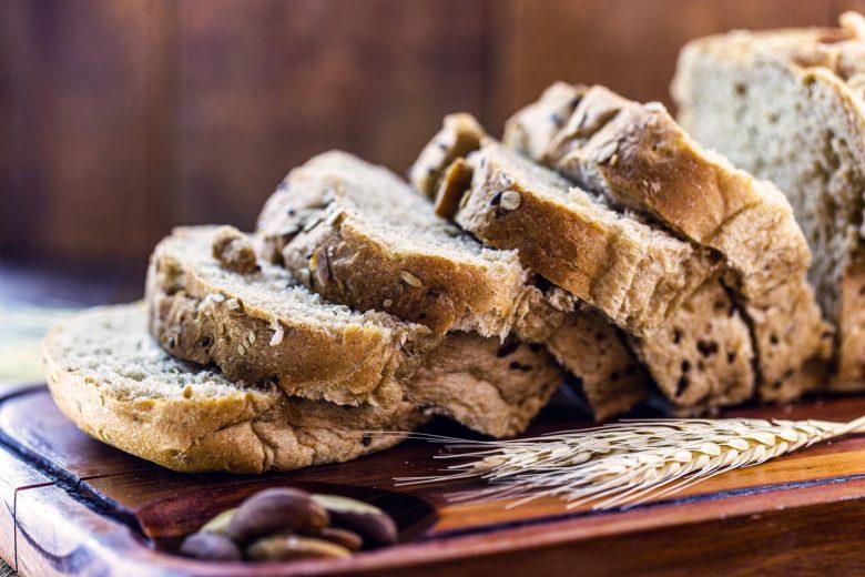 Pão de milho com gergelim