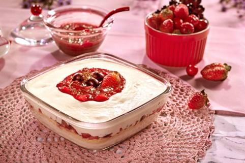 Pavê de frutas vermelhas