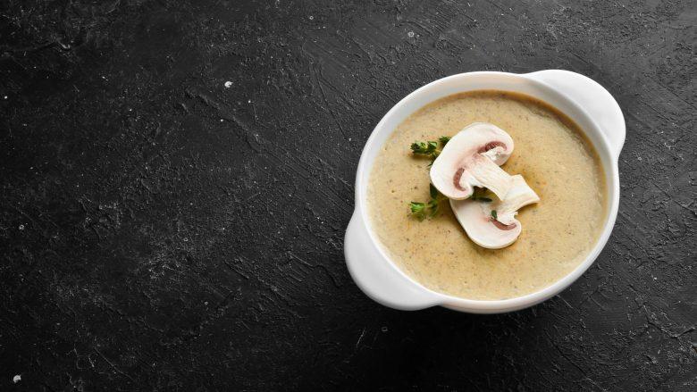 Sopa cremosa de cogumelos