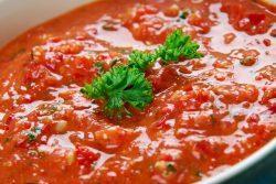 Molho básico de tomate para macarrão