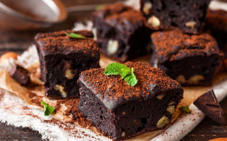 Brownie de chocolate com avelãs