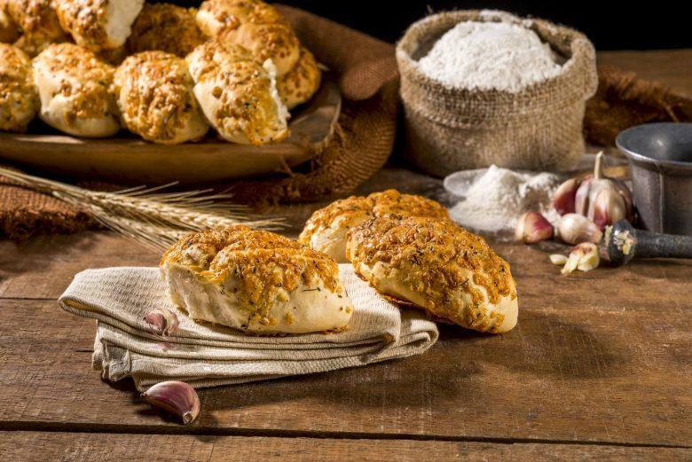Pão de alho com cobertura