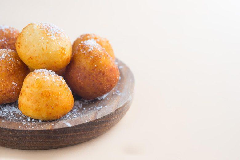 Bolinho de salsicha frito