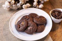 Cookies de dois chocolates