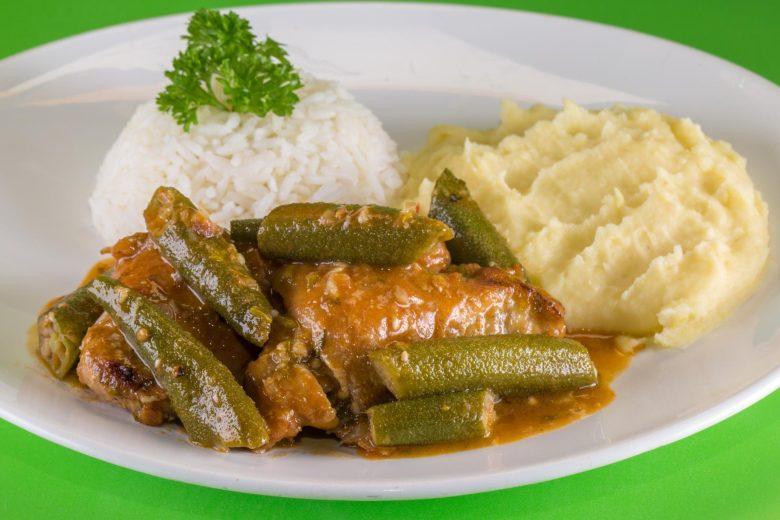 Frango com quiabos